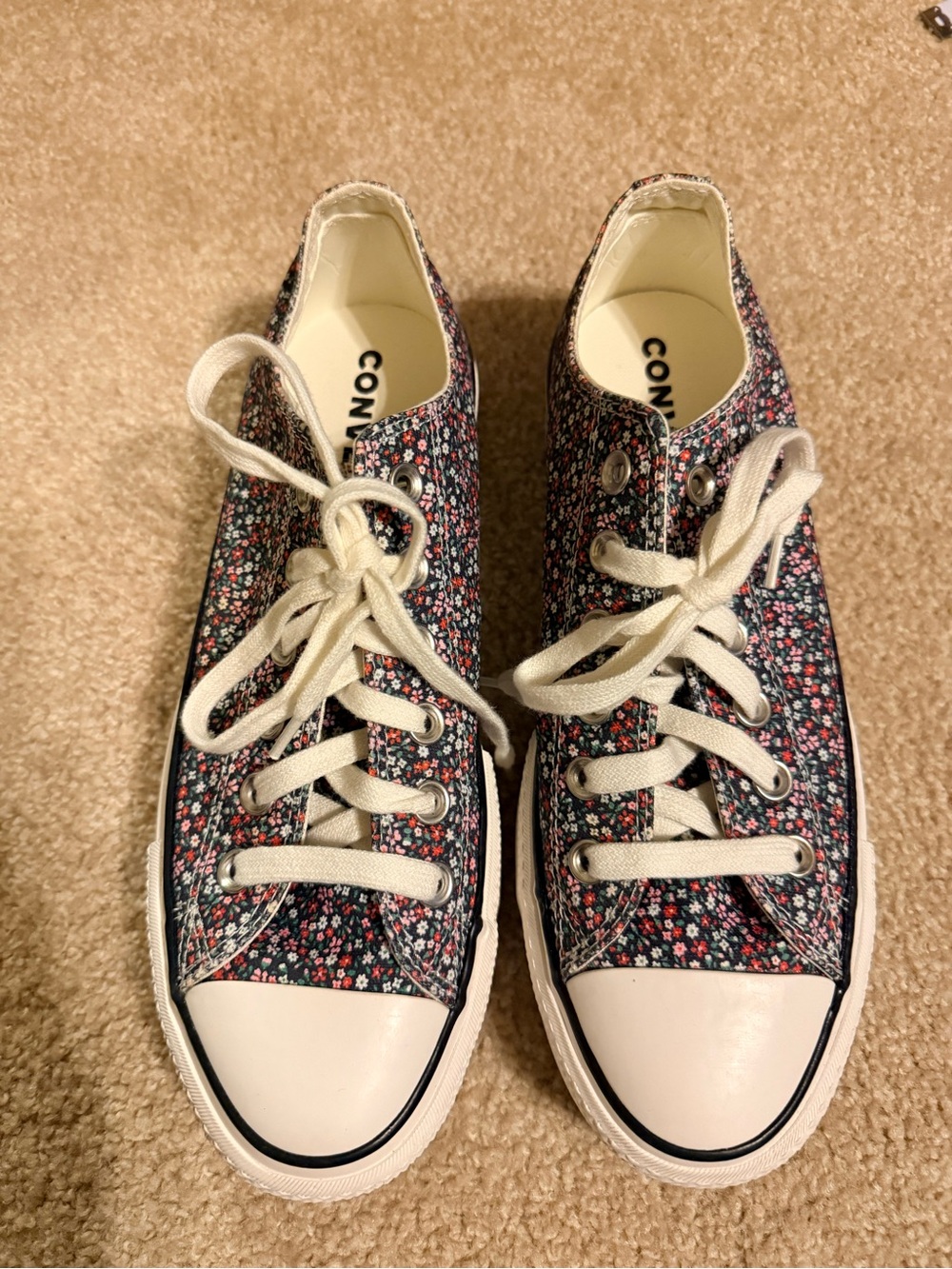Women’s NWOT Converse Low Top Sneakers - Navy Floral Print size 8 - Picture 5 of 9